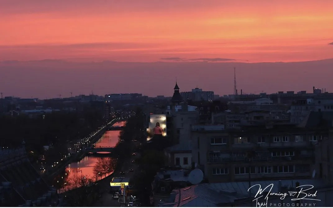 sunset in the rooftop restaurant Linea / Closer To The Moon in Bucharest